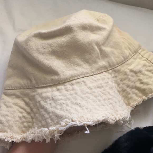 Pack of 3 bucket hats black fuzzy beige and faded gray - Picture 3 of 4